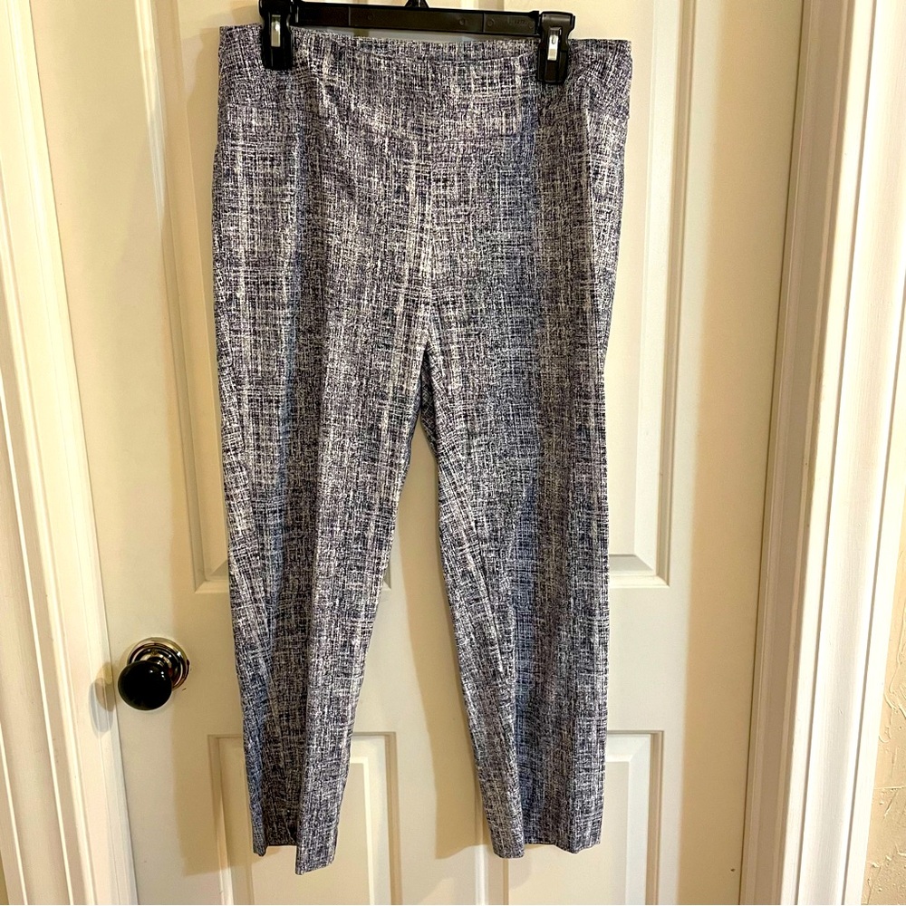 Ava & Grace capri length stretch pants, size 10